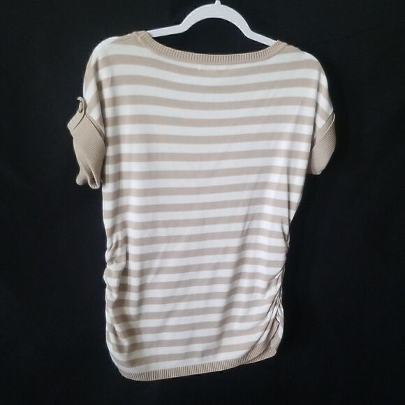 one A Women's pull over Top sz Medium - Picture 5 of 7